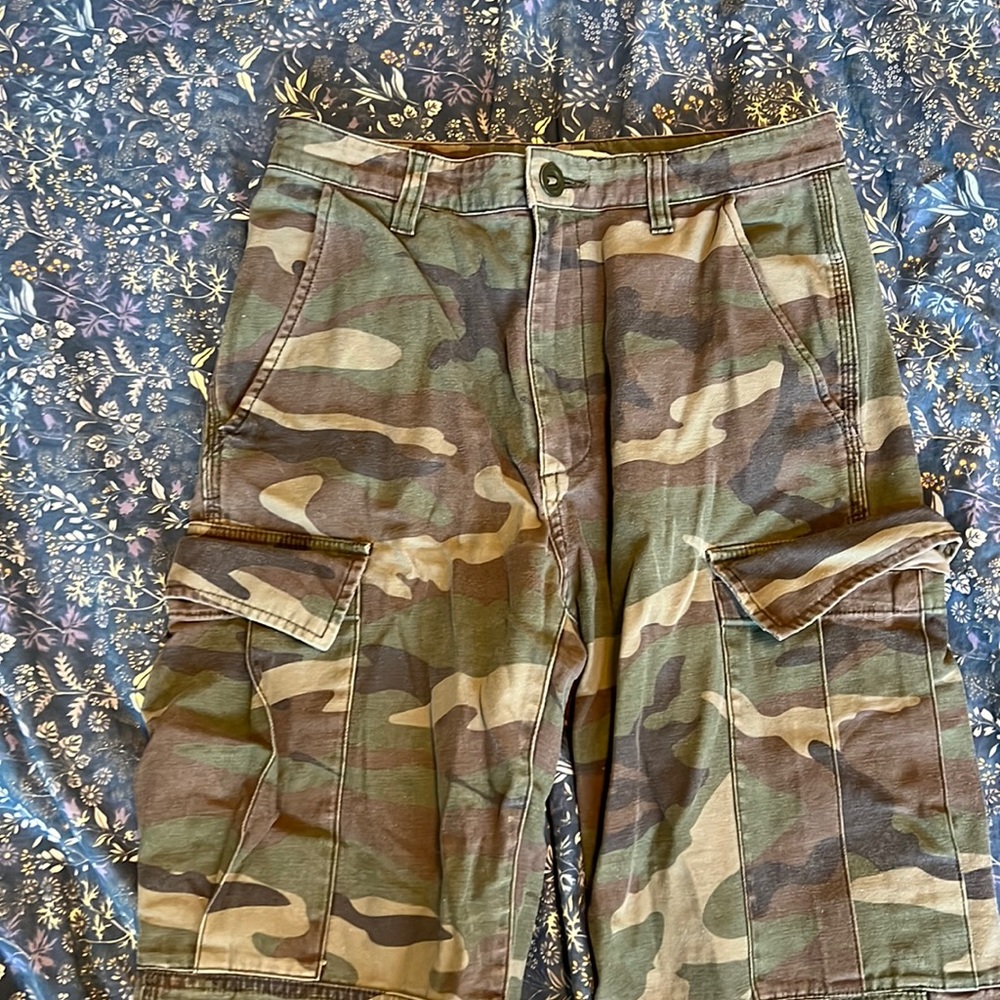 Aritzia TNA army pants.